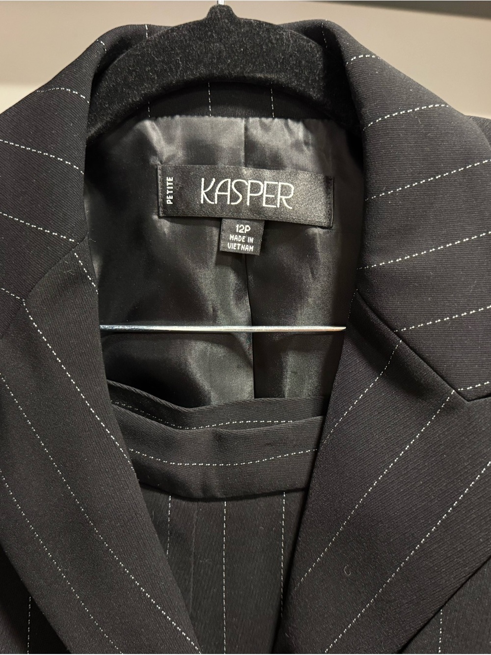 Kasper women’s Black Pinstripe 2 piece suit GUC